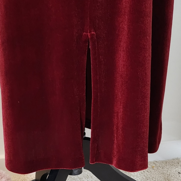Red velvet voulour midi skirt - Picture 3 of 5